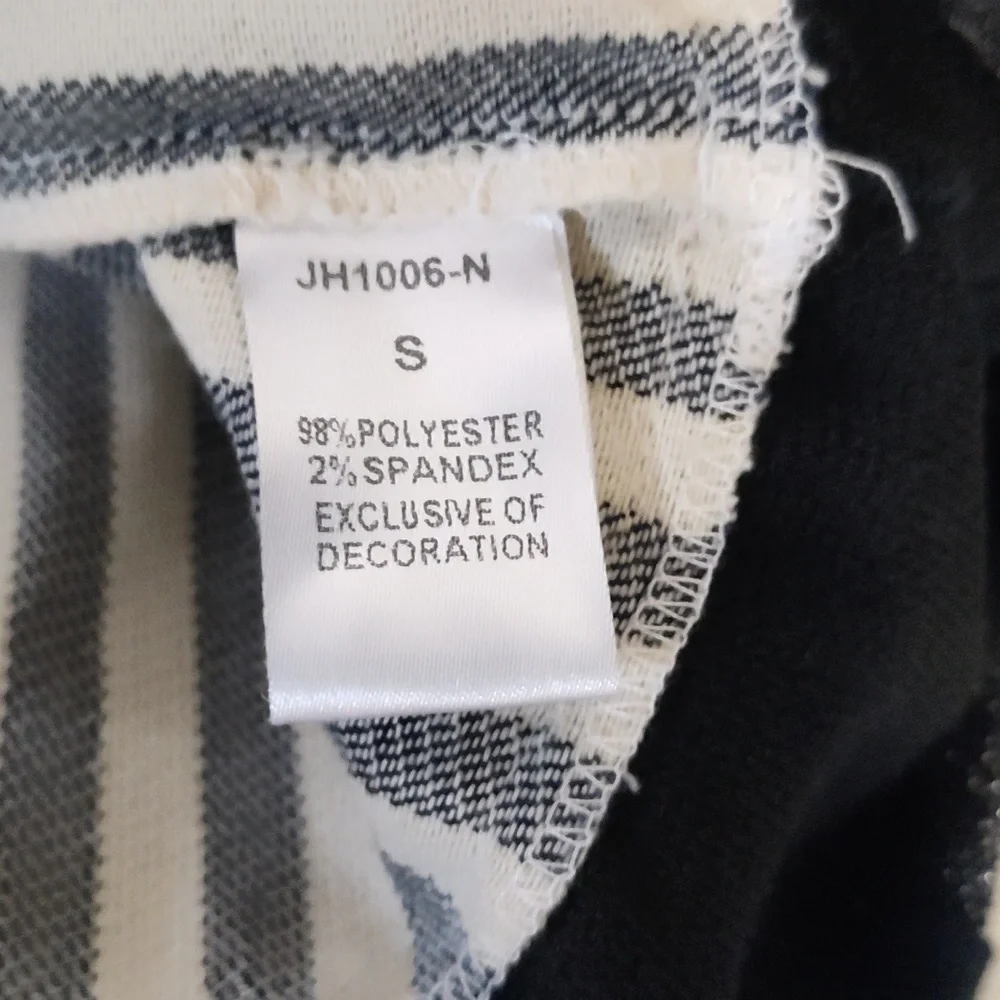 THML‎ Navy and Gray Textured Blouse - Picture 6 of 7